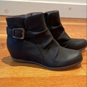 DANSKO | LIA BLACK BURNISHED NUBUCK BOOTIE #6908101200 LEATHER